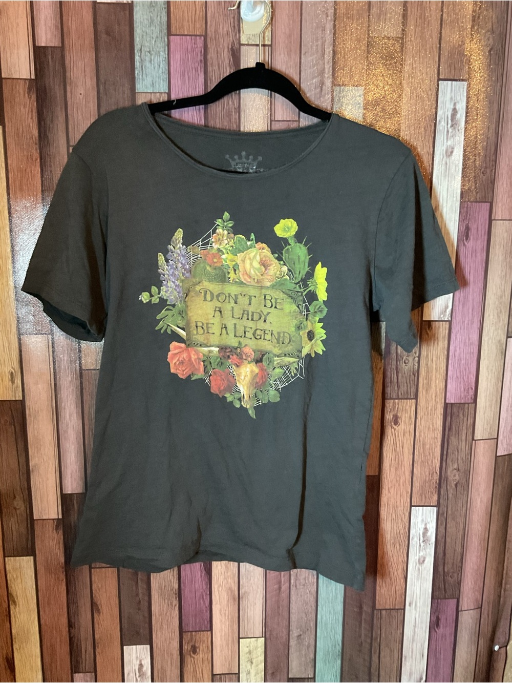 Junk Gypsy Dark Gray Don’t Be A Lady Be A Legend Floral  T-Shirt Women’s Small